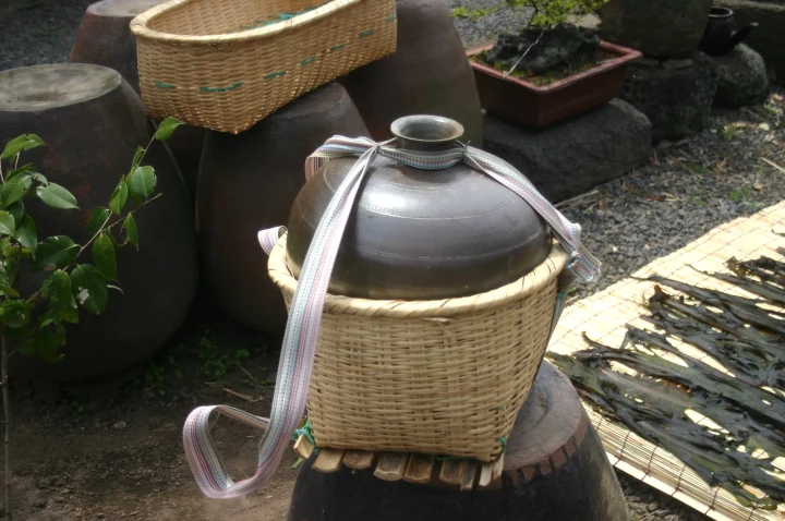 옹기는 왜 ‘숨 쉬는 그릇’이라고 할까?