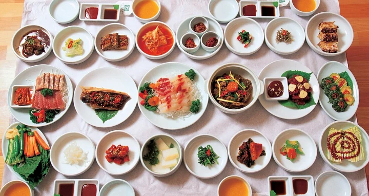 한국 식당 테이블의 빨간 버튼, 눌러도 되는 버튼이에요