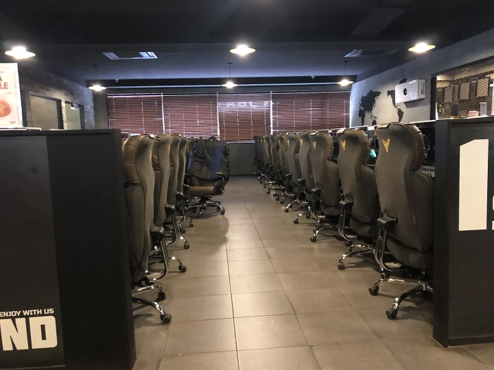 한국 PC방에서는 왜 밥까지 팔까?