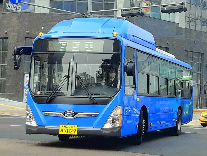 Why do you tap your transit card again when getting off a Korean bus?