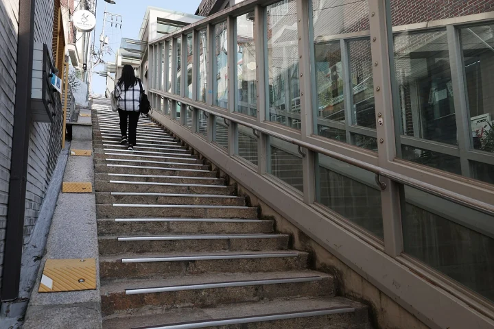 Continuing from Huam-dong into Haebangchon