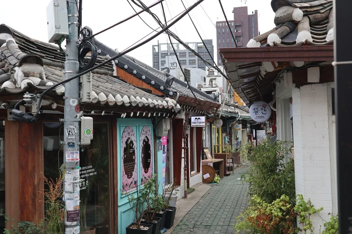 Ikseon-dong alley
