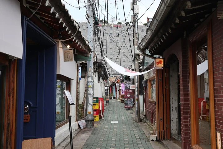 Between the hanok buildings