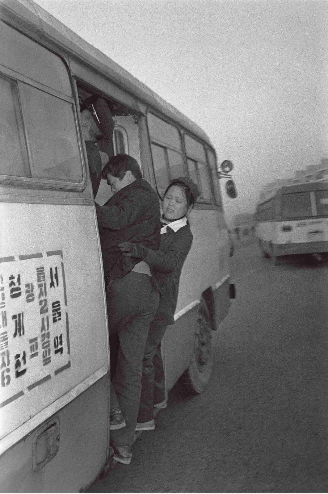 Why did Seoul bus conductors shout “Orai!” before departure?