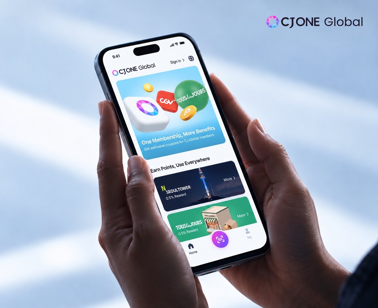스마트폰으로 CJ ONE 글로벌 앱 화면을 보는 손