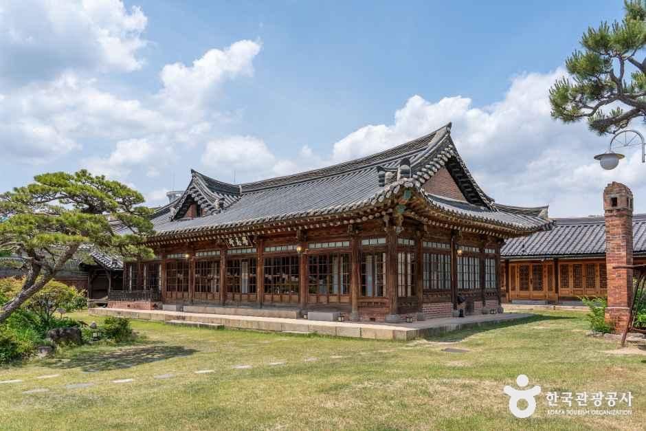 학인당